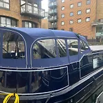 Elegant Houseboat Near Canary Wharf