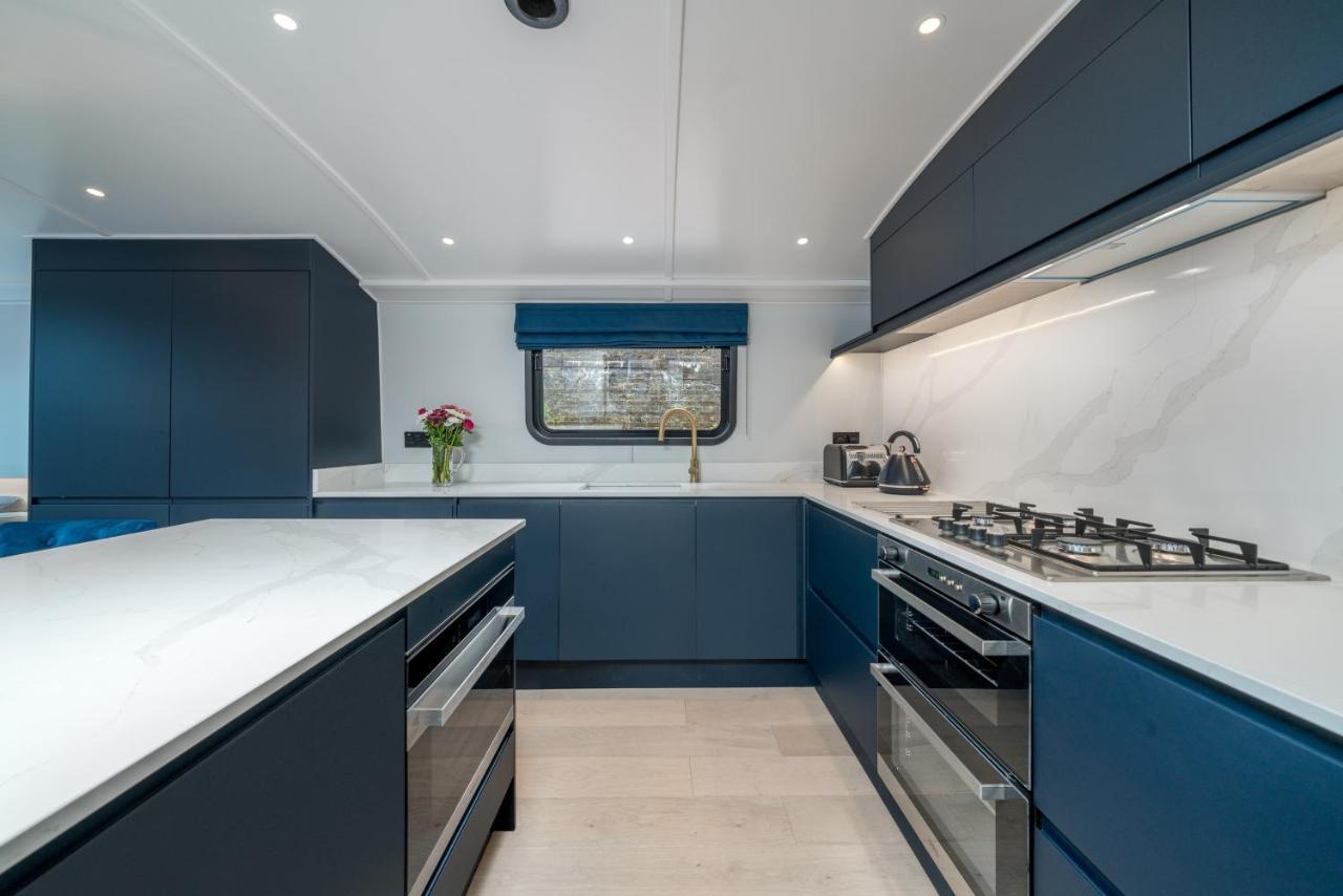 Botel Elegant Houseboat Near Canary Wharf *