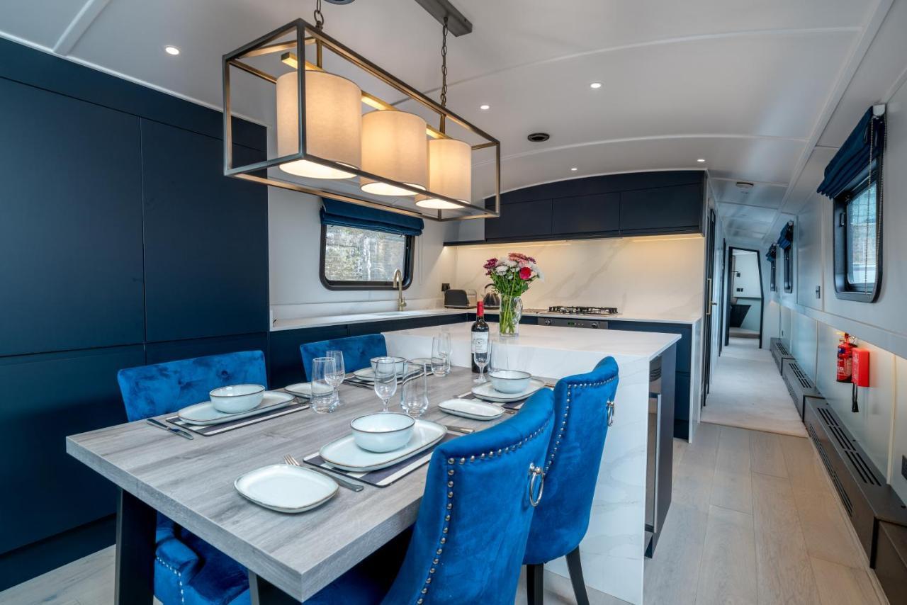 Elegant Houseboat Near Canary Wharf Botel *