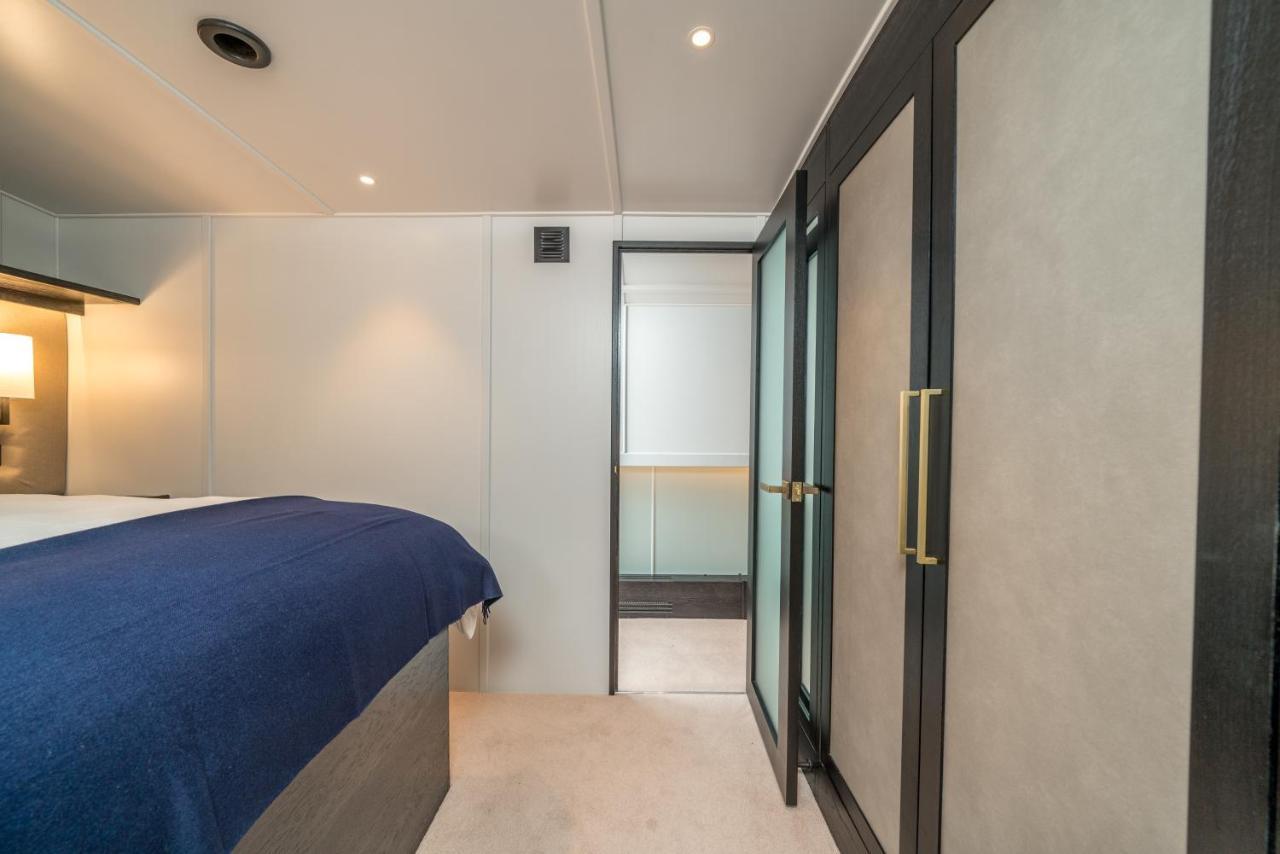 Elegant Houseboat Near Canary Wharf *