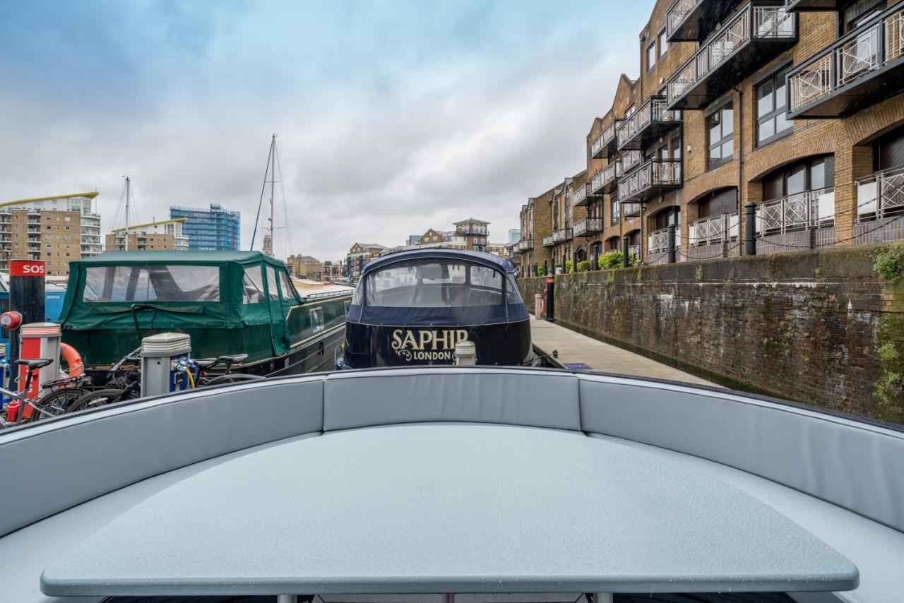 Elegant Houseboat Near Canary Wharf London