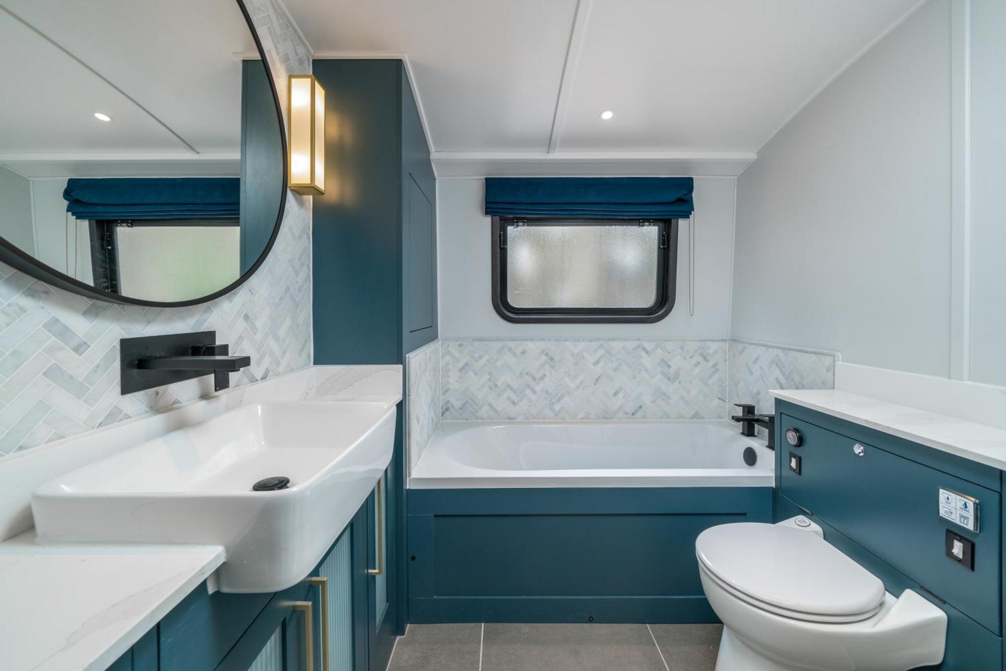 Elegant Houseboat Near Canary Wharf